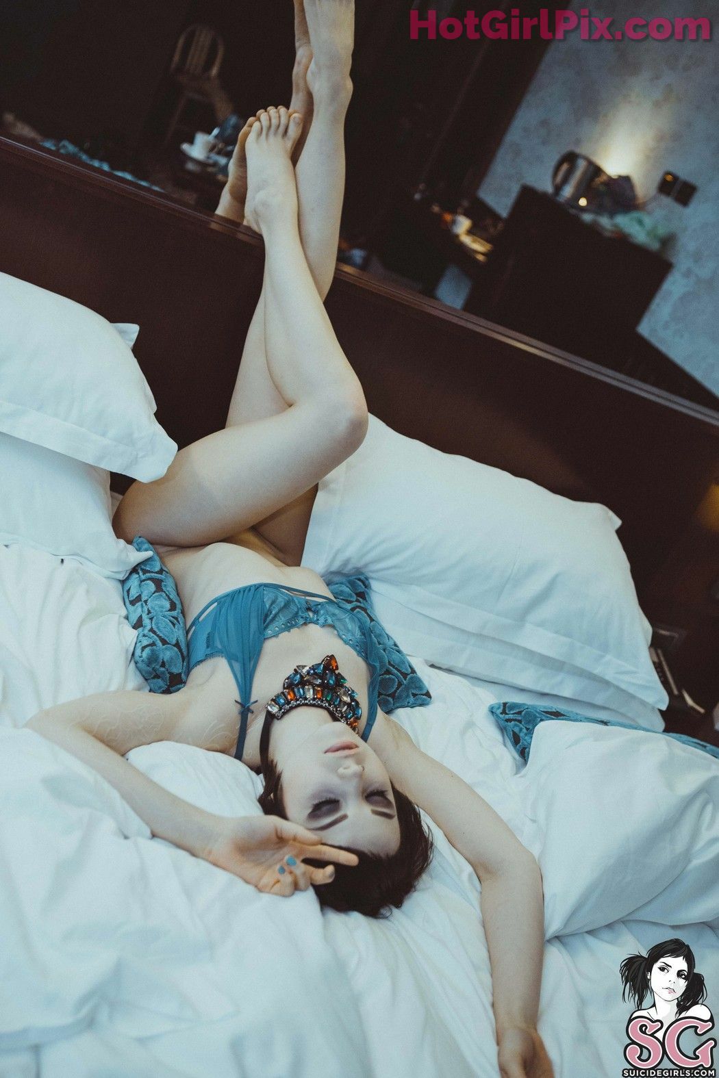[Suicide Girls] Karanlit