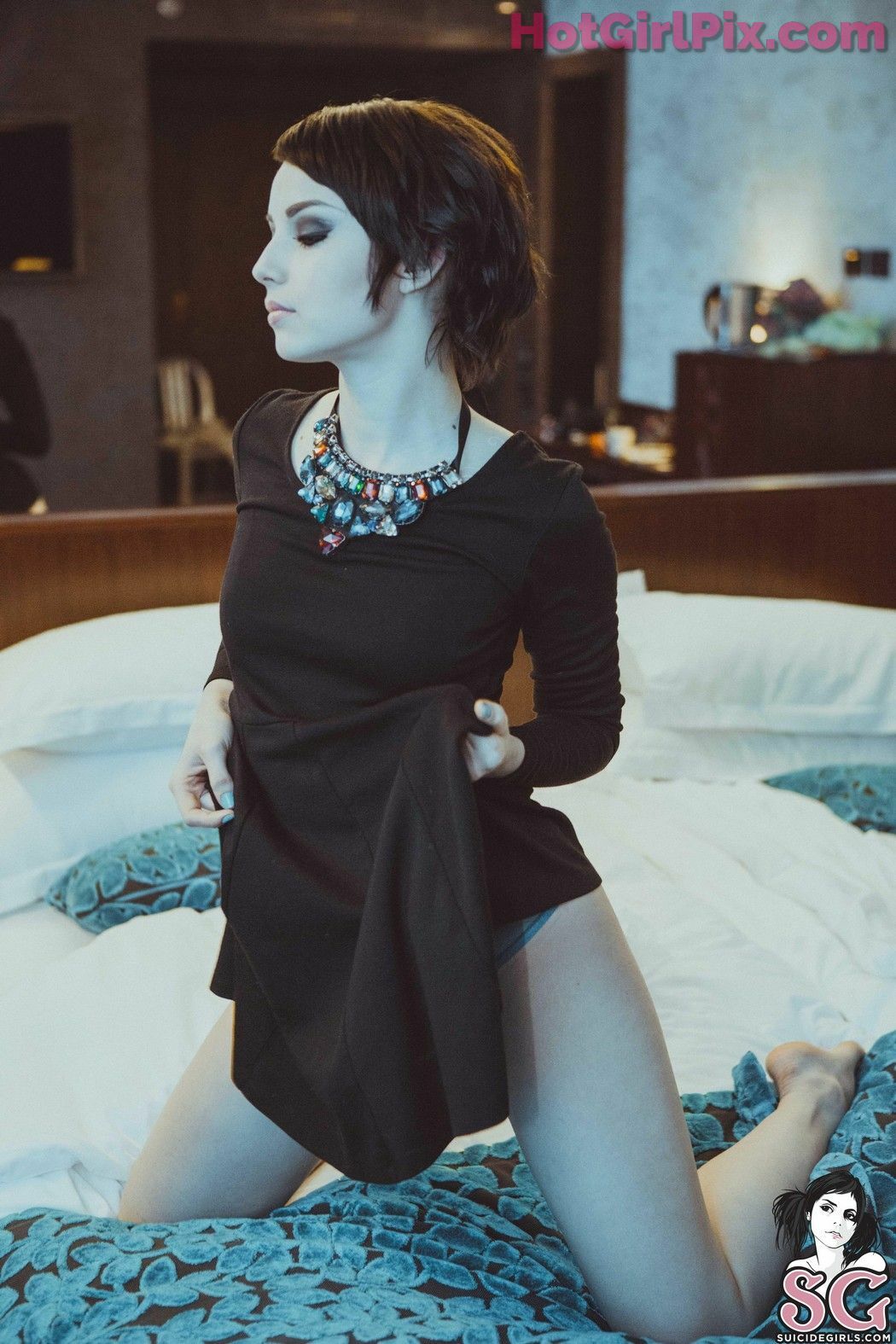 [Suicide Girls] Karanlit