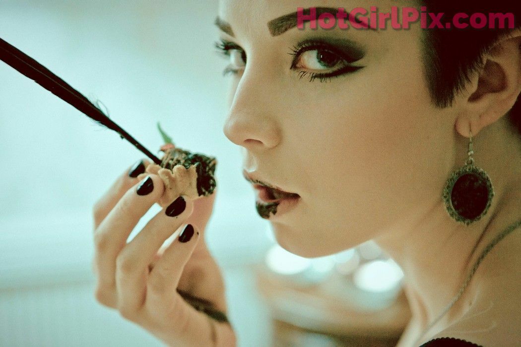 [Suicide Girls] Karanlit
