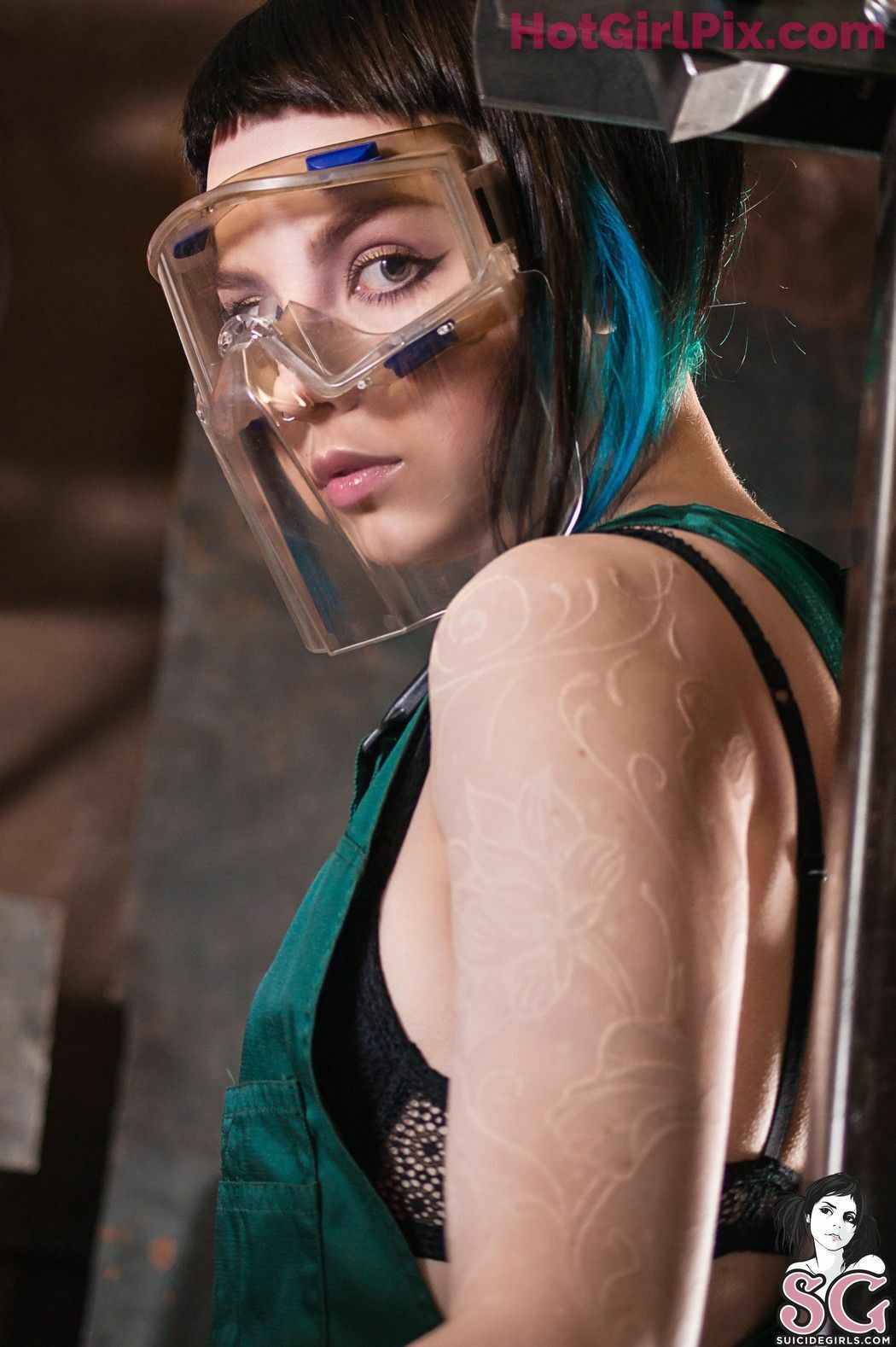 [Suicide Girls] Karanlit