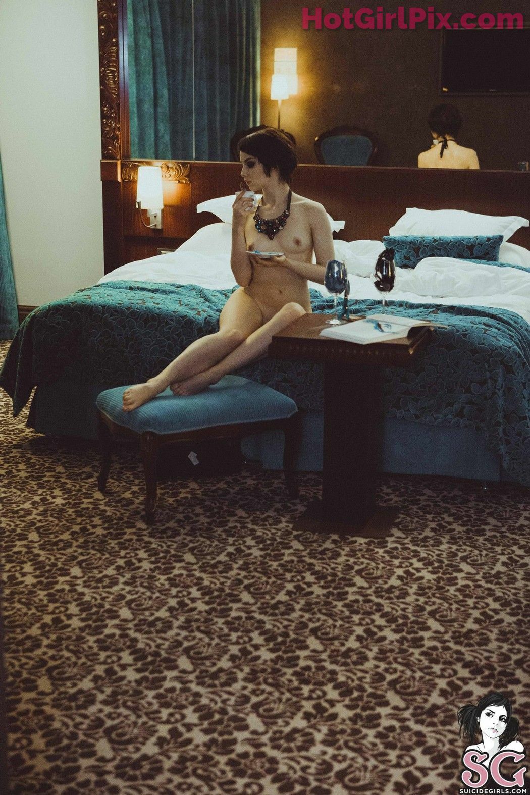 [Suicide Girls] Karanlit
