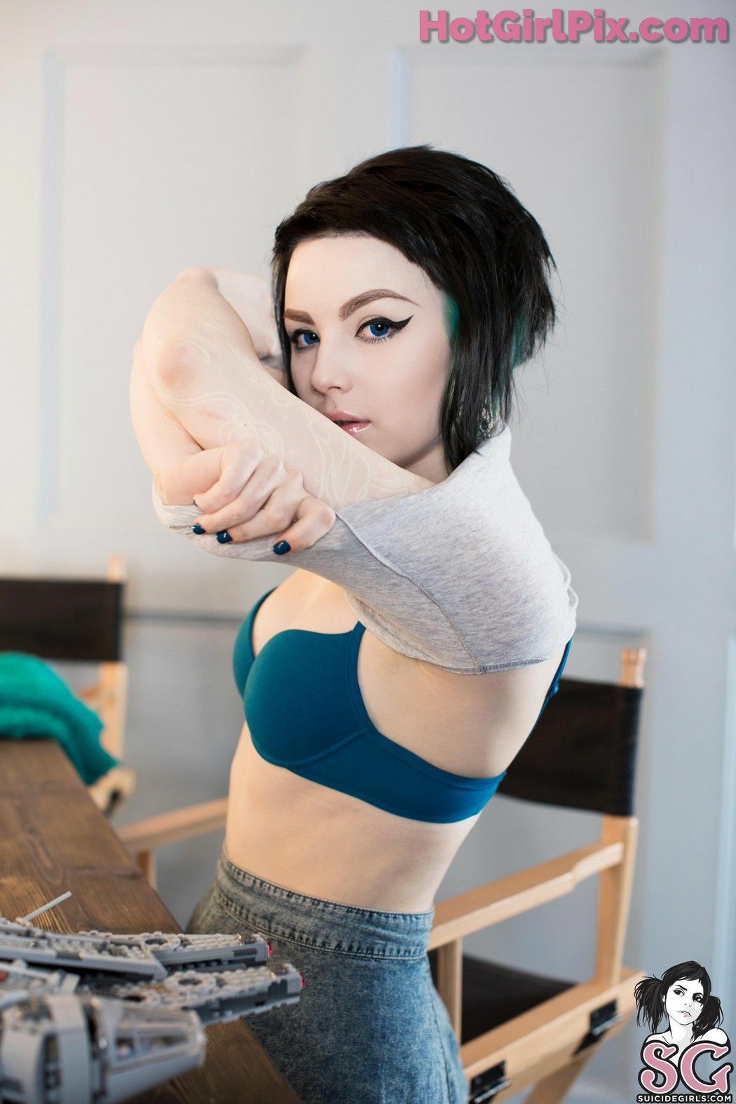 [Suicide Girls] Karanlit