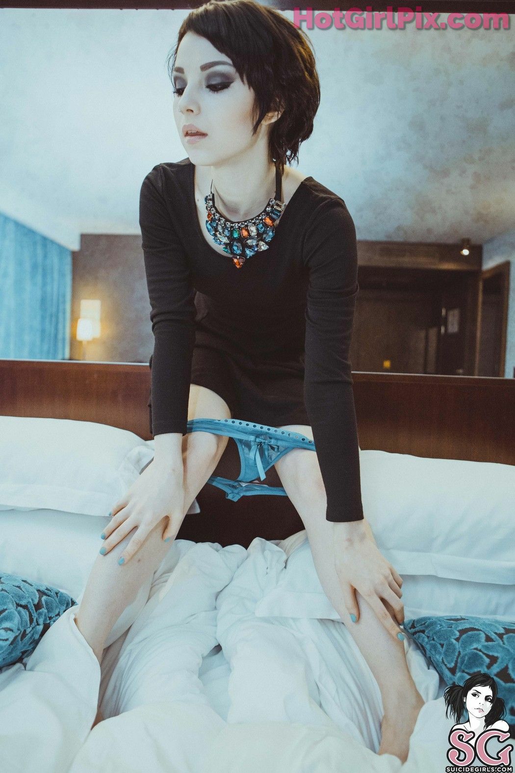 [Suicide Girls] Karanlit