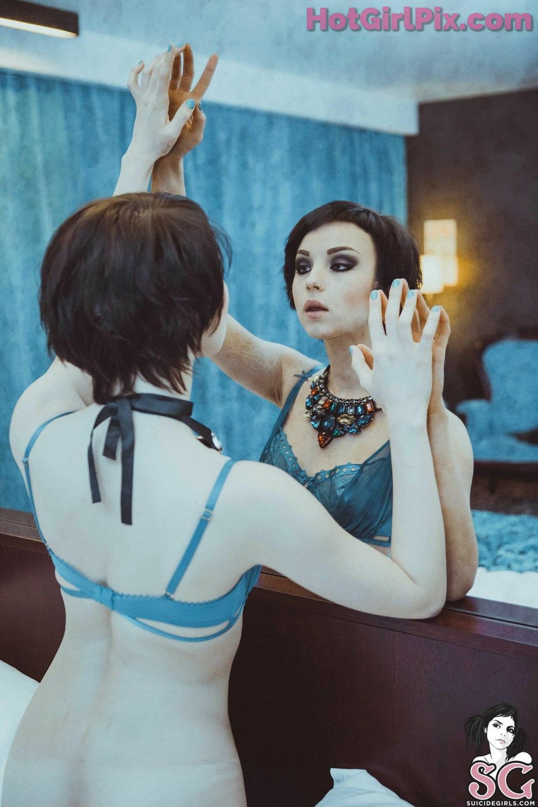 [Suicide Girls] Karanlit