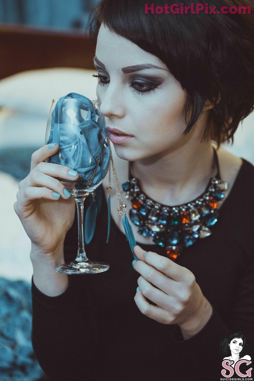 [Suicide Girls] Karanlit