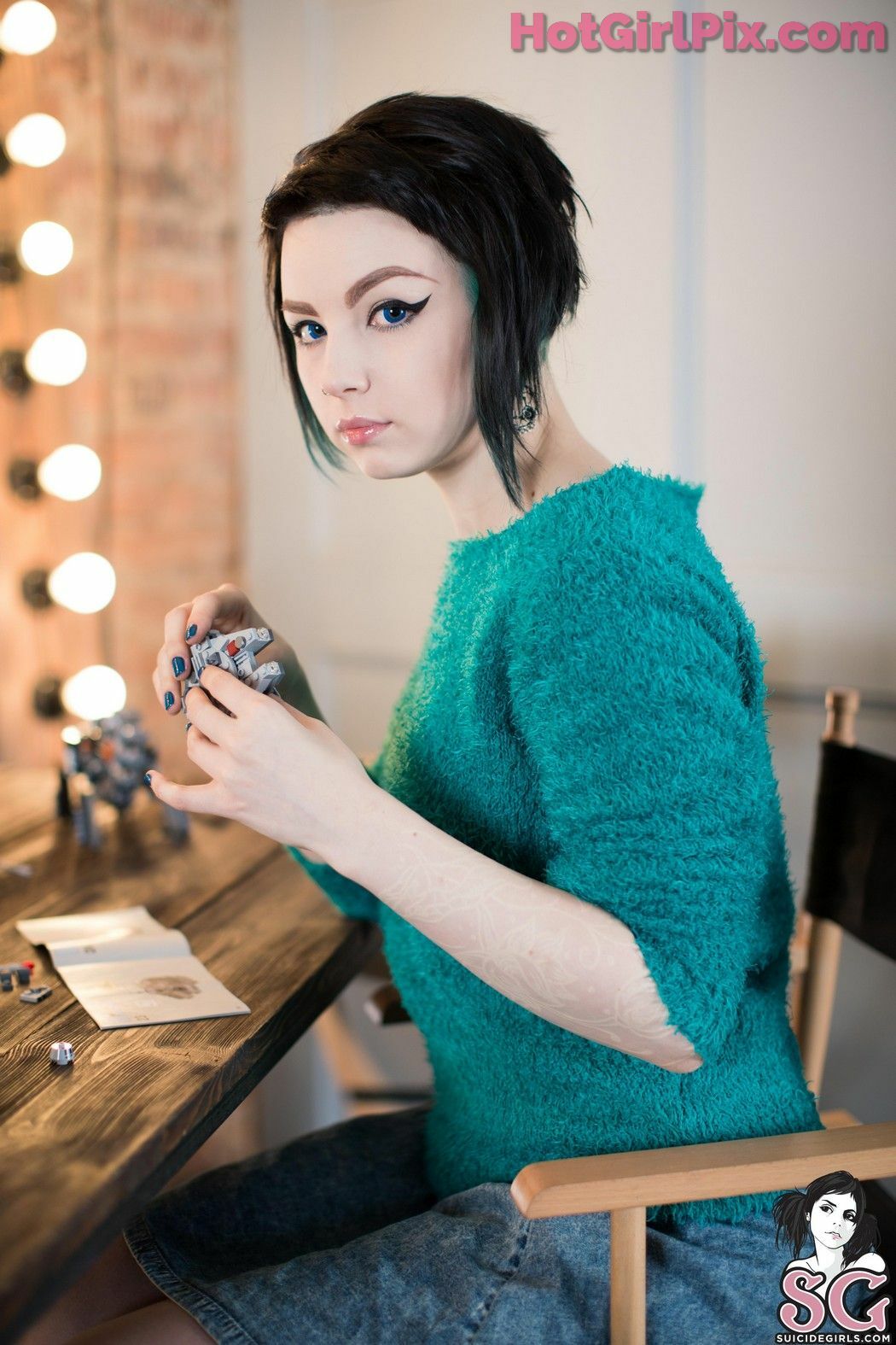 [Suicide Girls] Karanlit