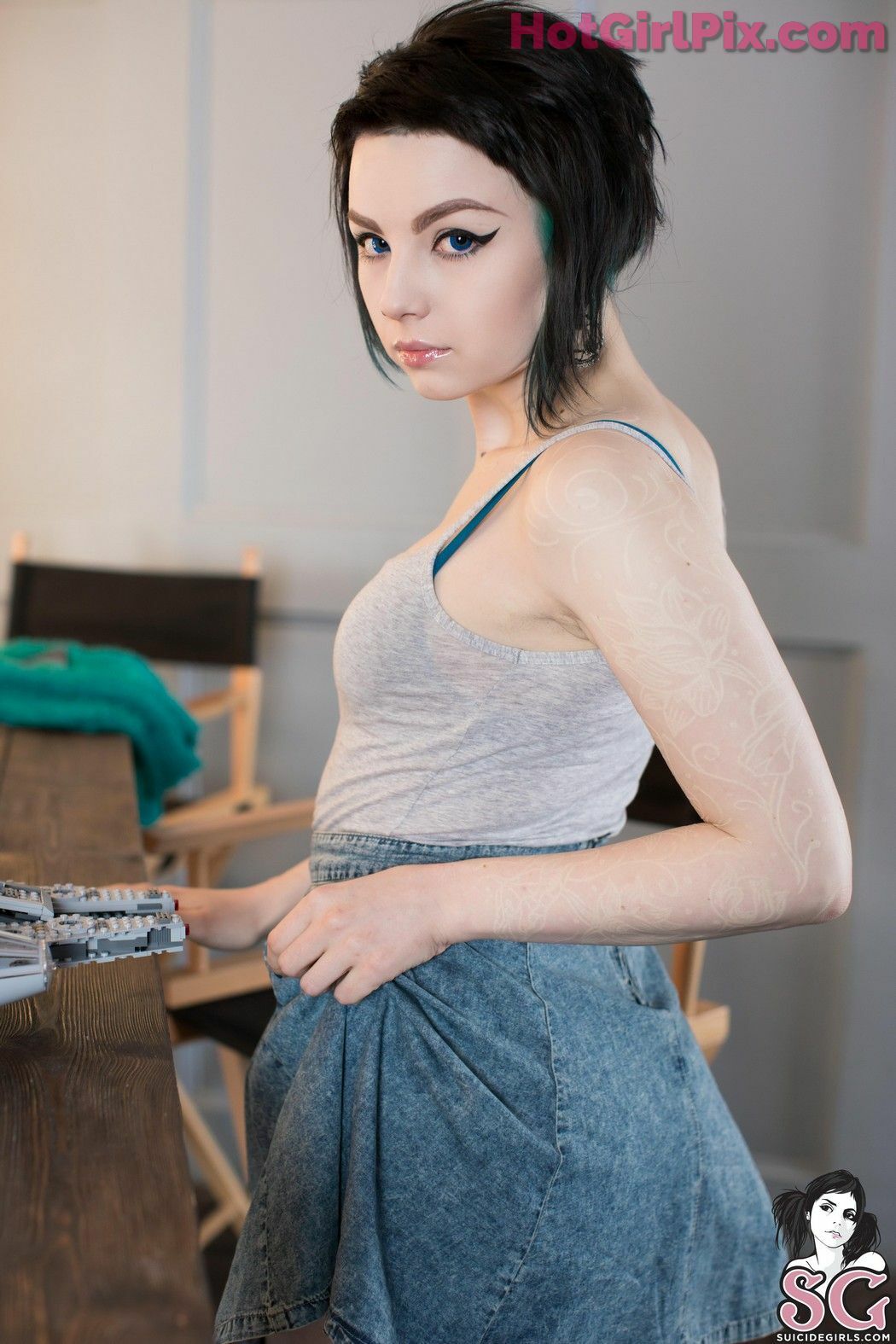 [Suicide Girls] karanlit & voly