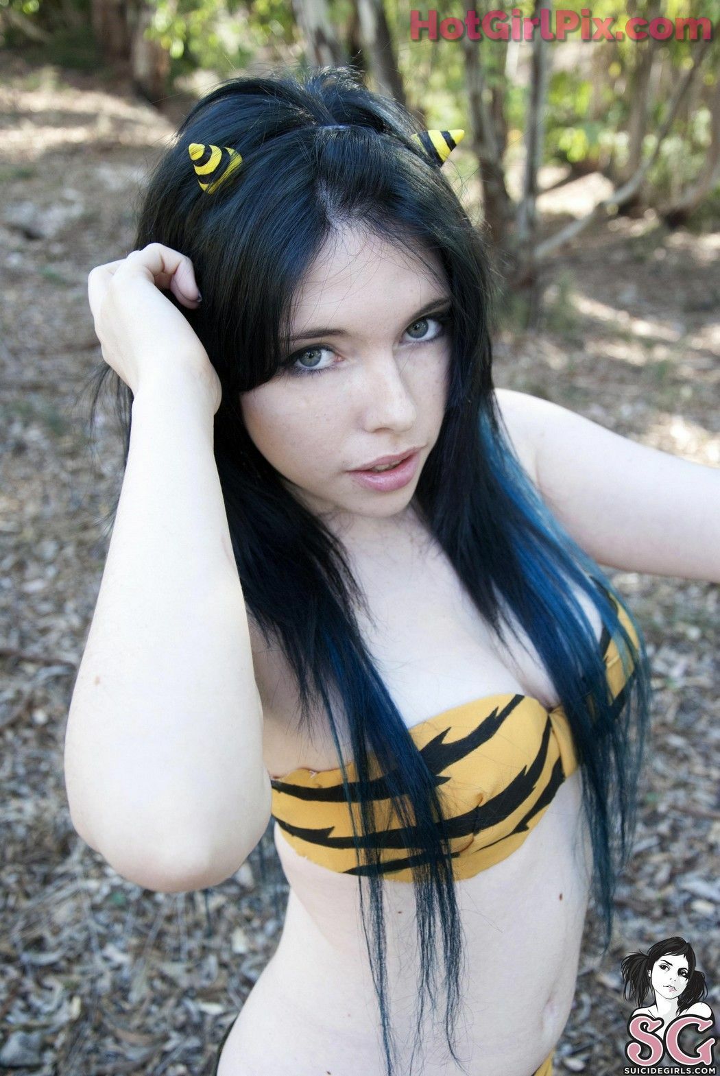 [Suicide Girls] karanlit & voly