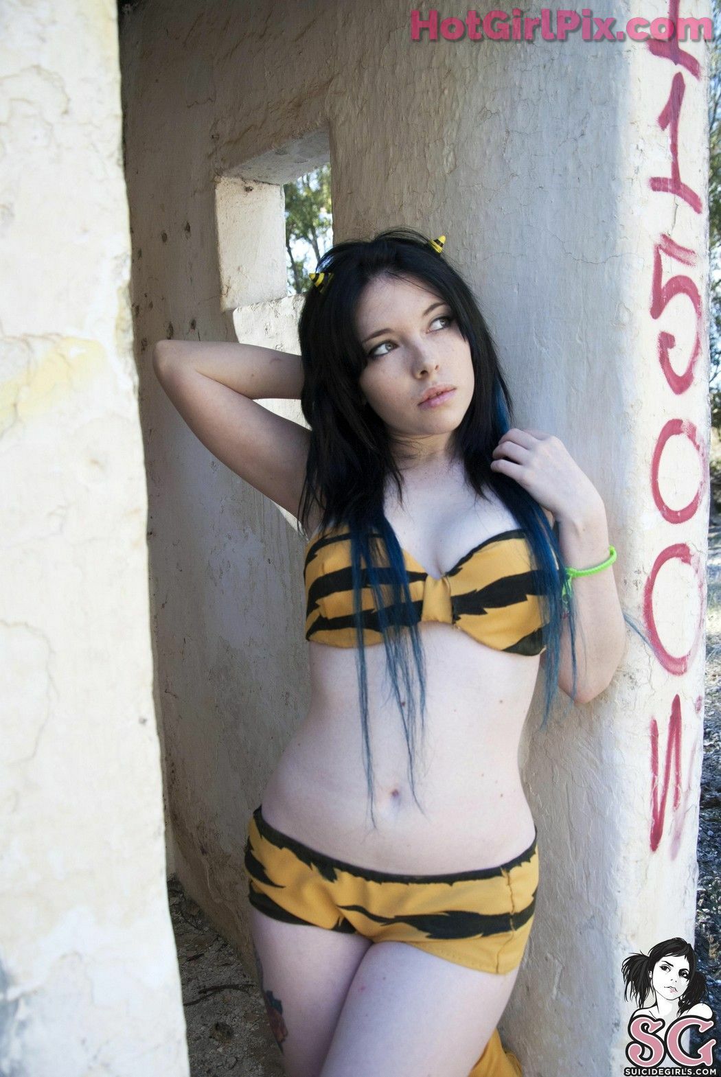 [Suicide Girls] karanlit & voly