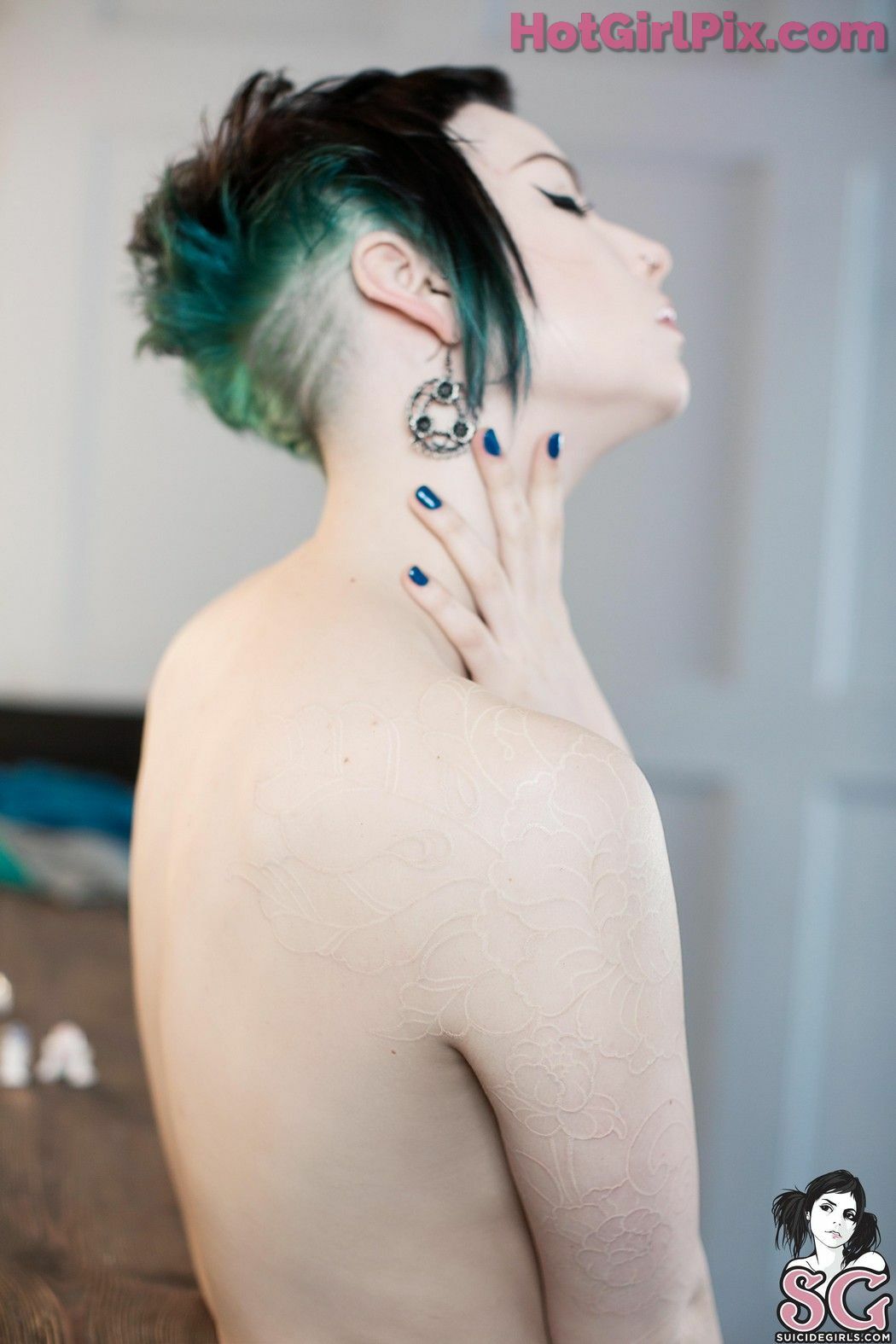 [Suicide Girls] karanlit & voly