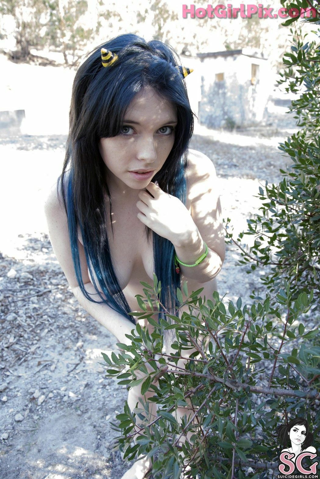[Suicide Girls] karanlit & voly