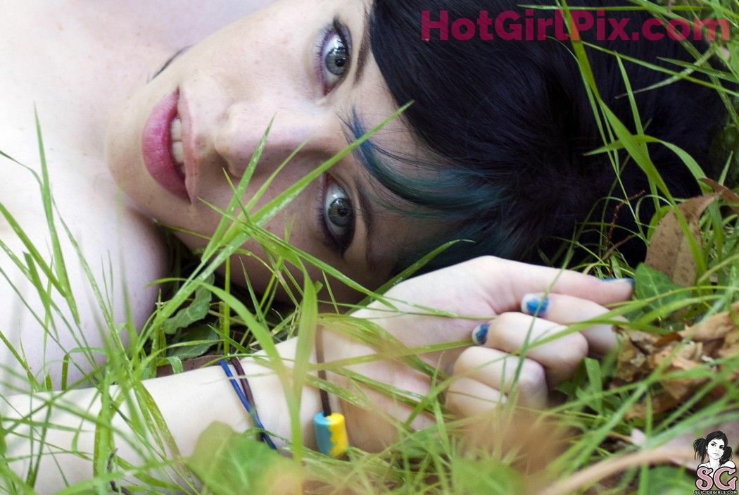 [Suicide Girls] karanlit & voly