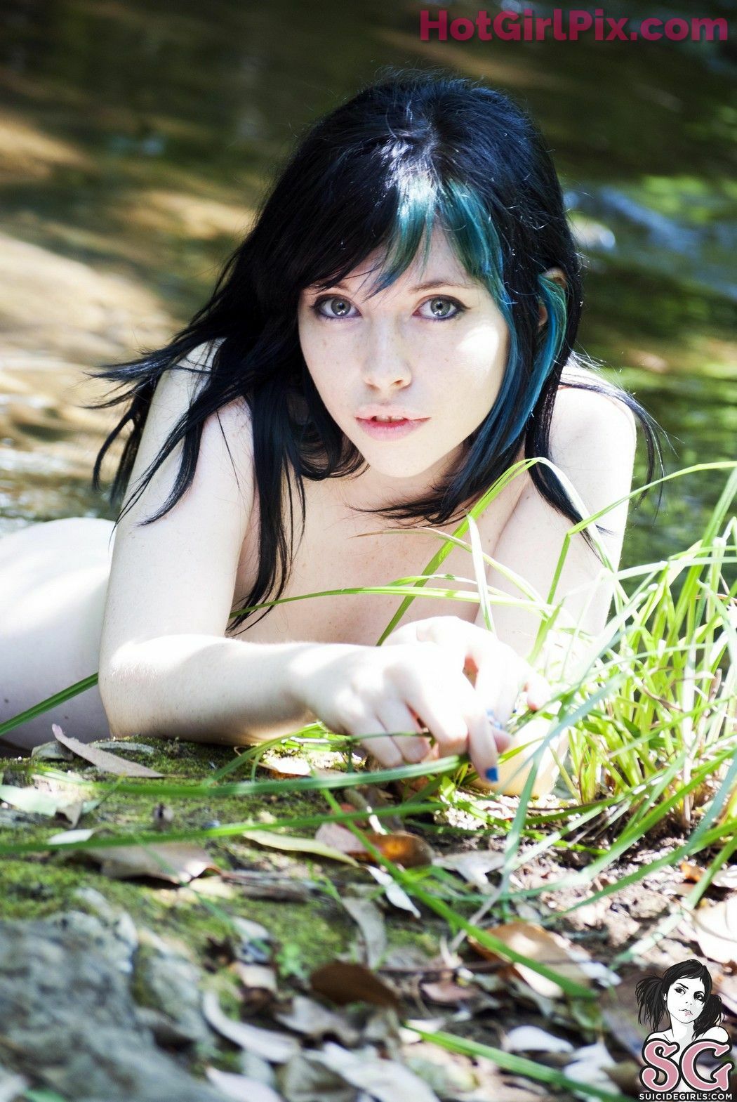 [Suicide Girls] karanlit & voly