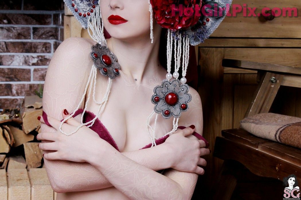 [Suicide Girls] Karanlit