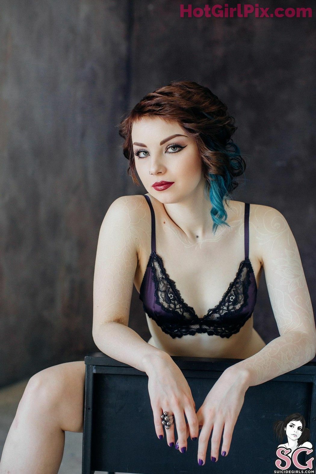 [Suicide Girls] Karanlit