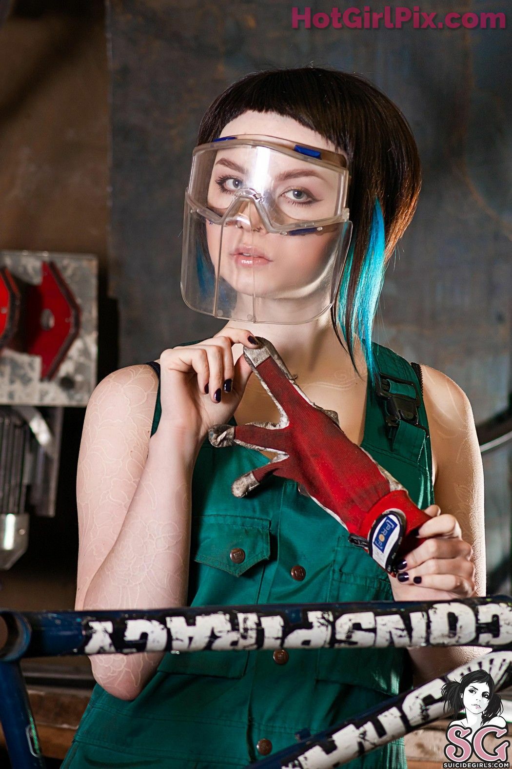 [Suicide Girls] karanlit & voly