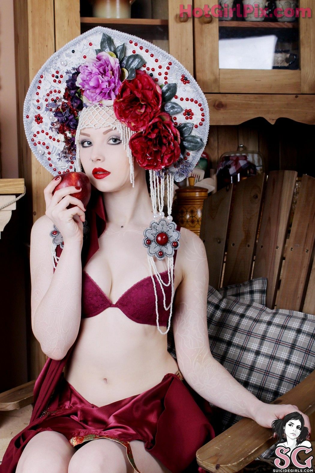 [Suicide Girls] Karanlit