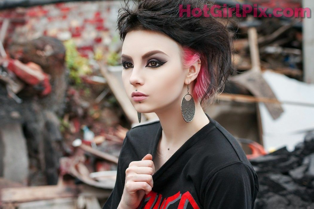 [Suicide Girls] Karanlit