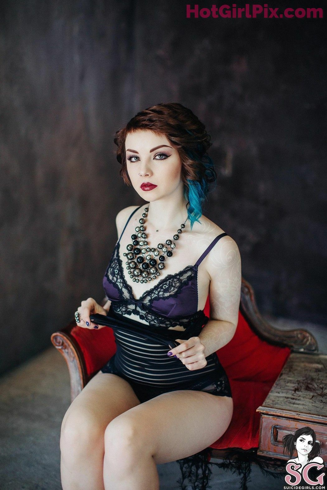 [Suicide Girls] Karanlit