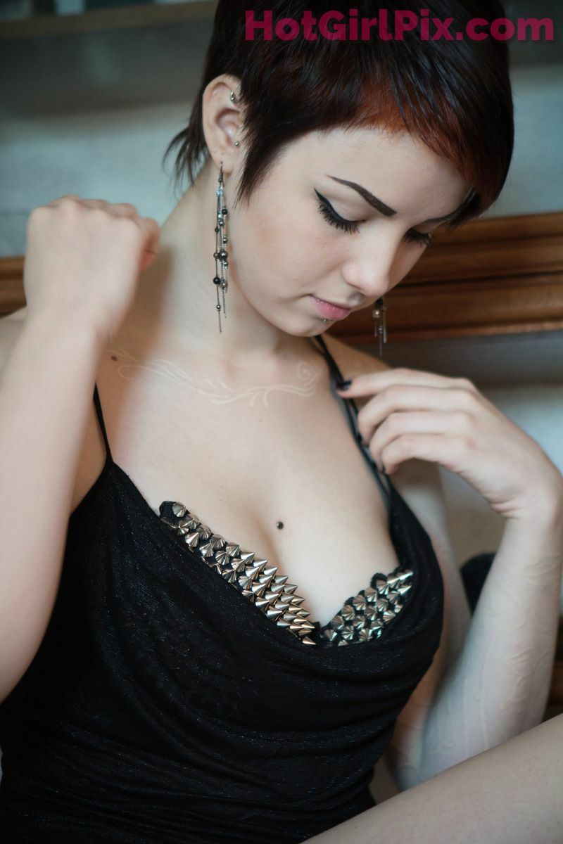 [Suicide Girls] Karanlit