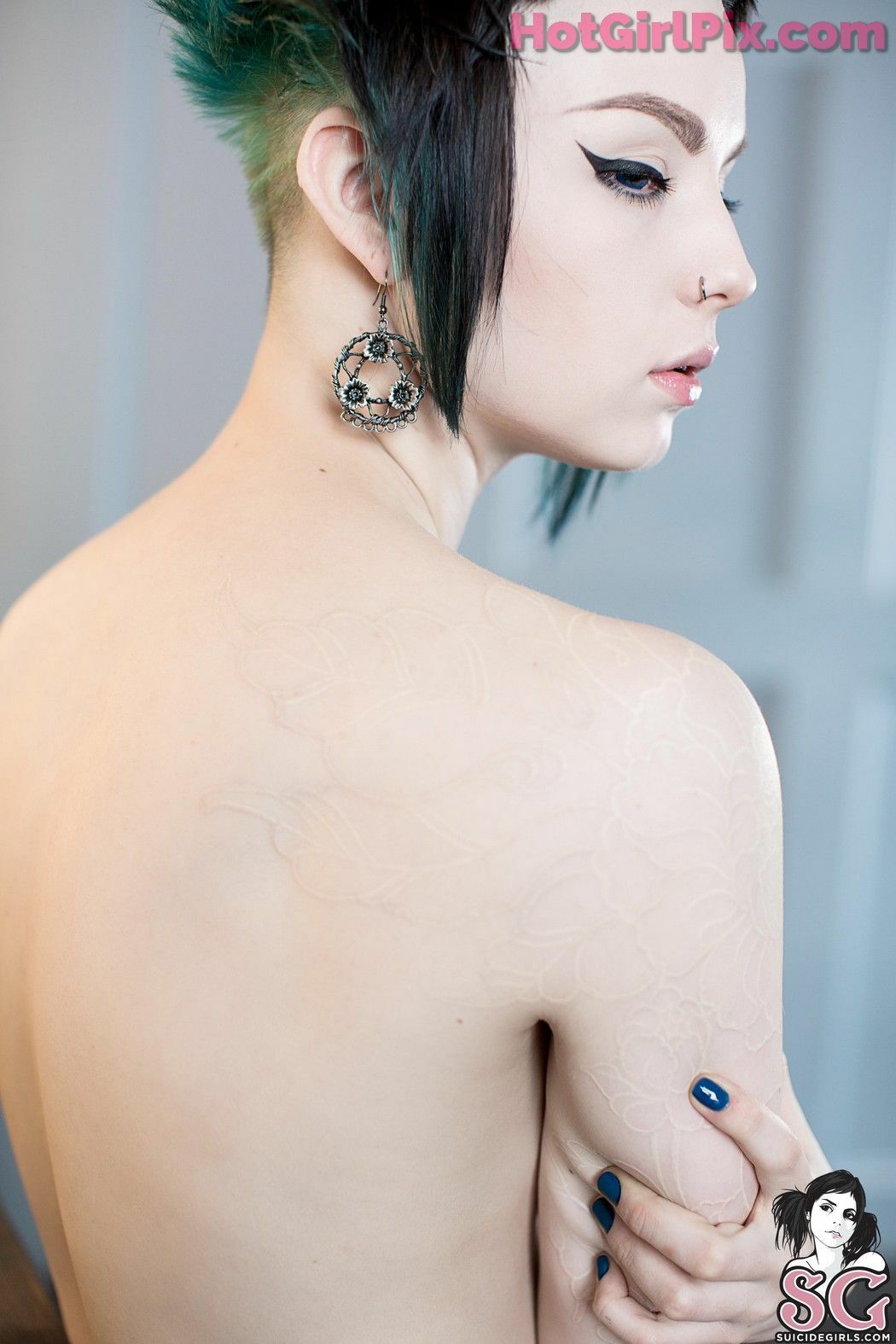 [Suicide Girls] karanlit & voly