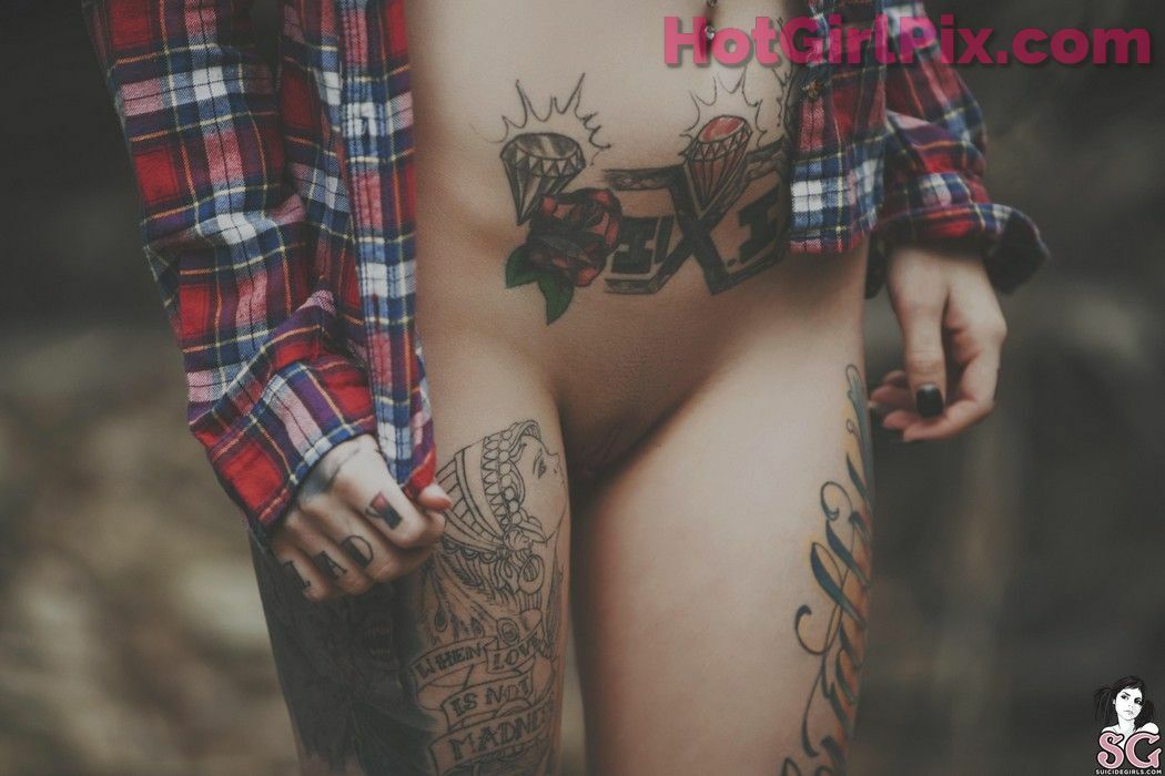 [Suicide Girls] Kirbee
