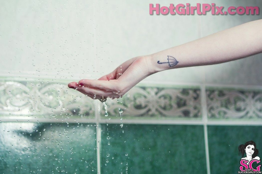 [Suicide Girls] Lass