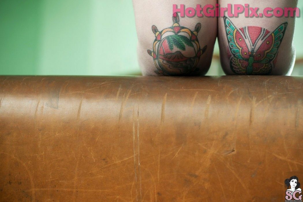 [Suicide Girls] Lass
