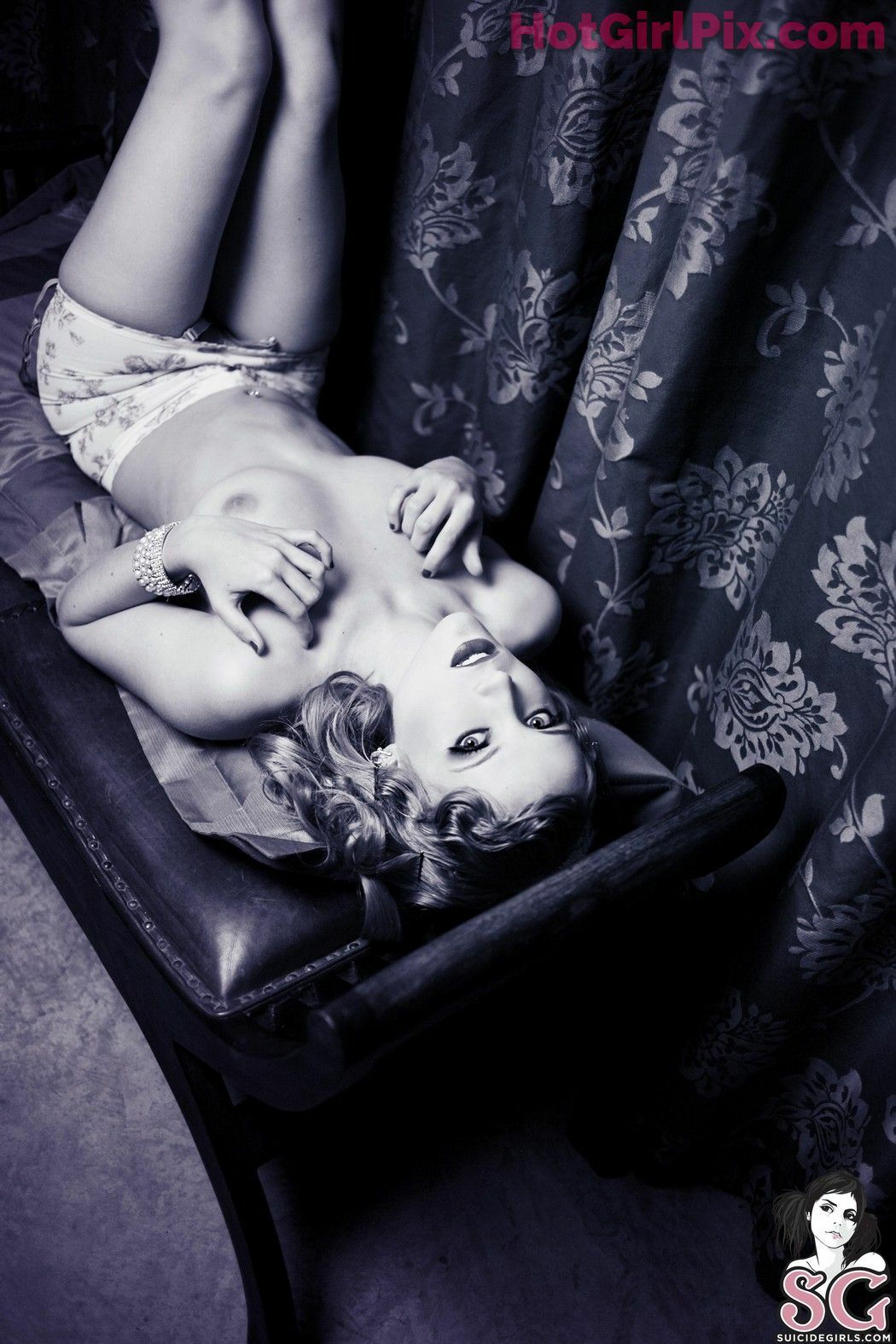 [Suicide Girls] Lunar