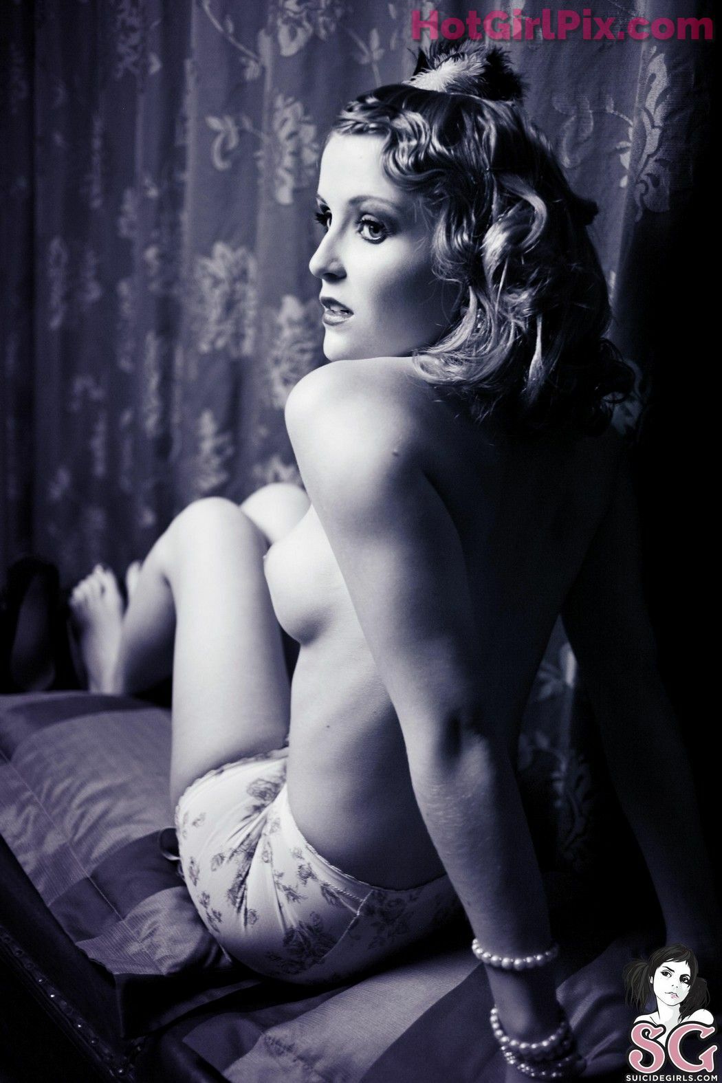 [Suicide Girls] Lunar
