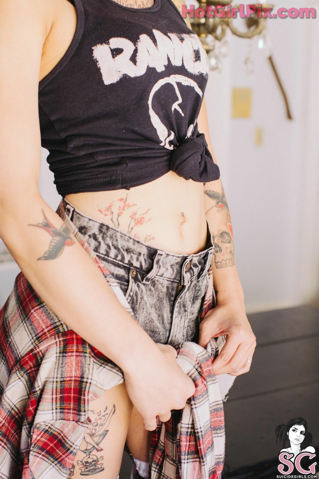 [Suicide Girls] Mahnee