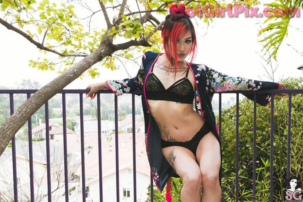 [Suicide Girls] Mahnee