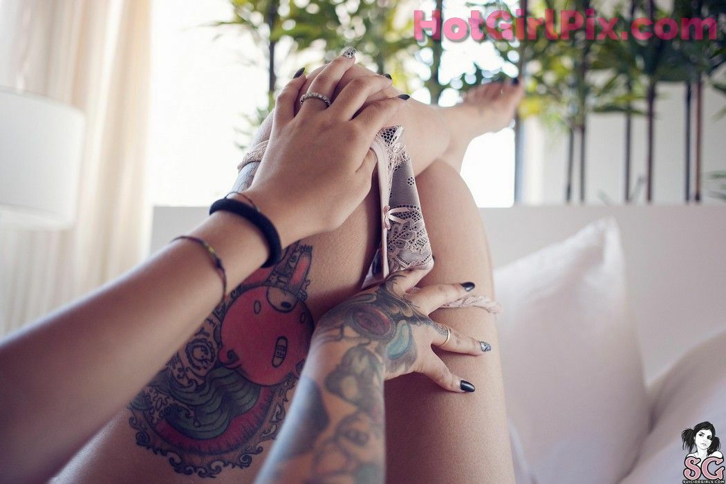 [Suicide Girls] Mendacia