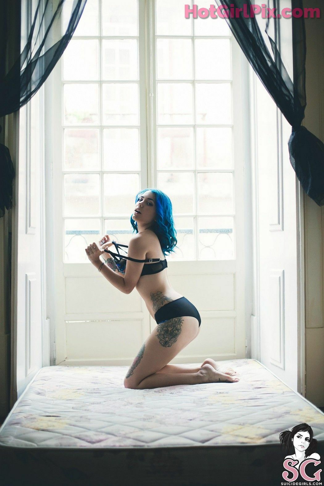 [Suicide Girls] Mendacia