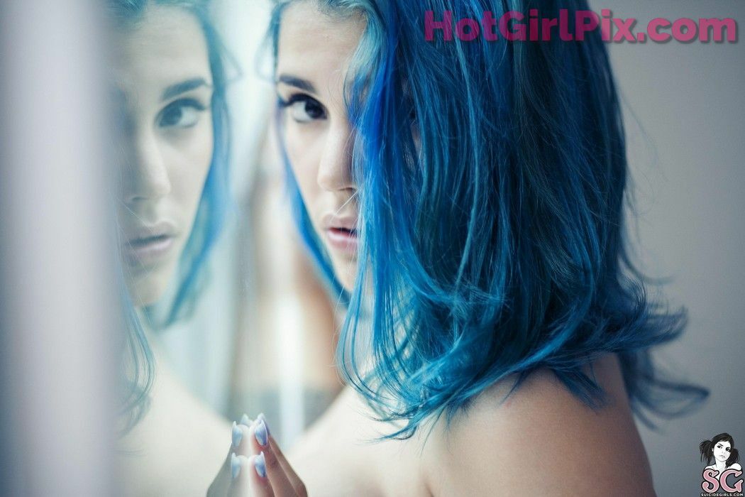 [Suicide Girls] Mendacia