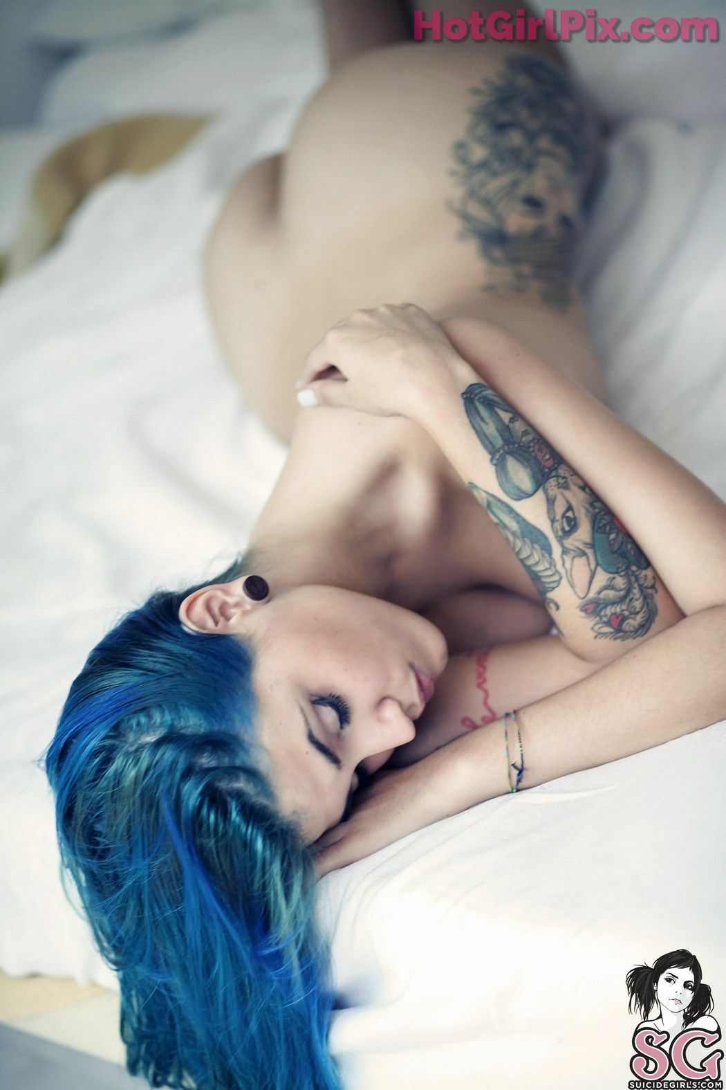 [Suicide Girls] Mendacia