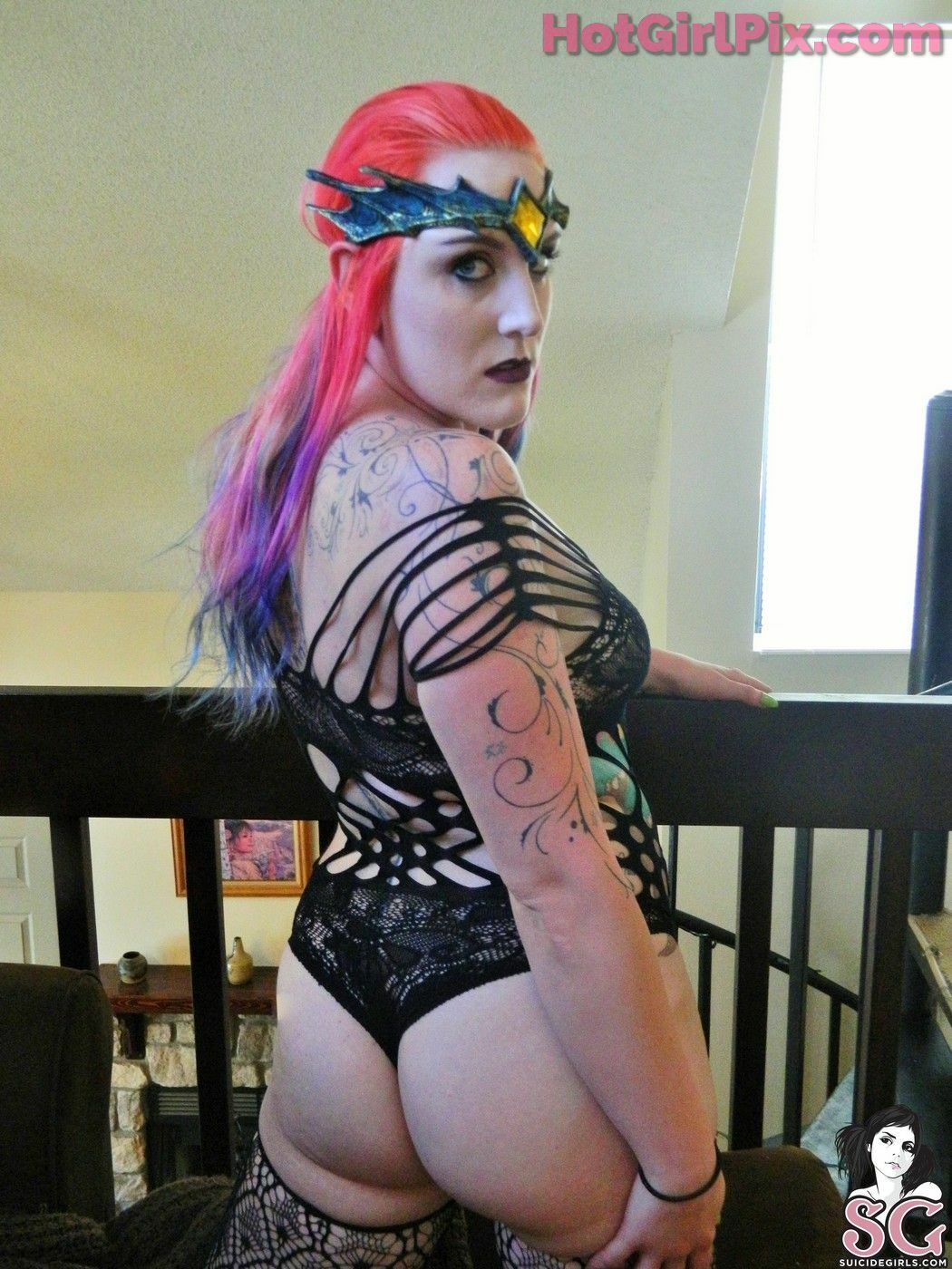 [Suicide Girls] MrsMayhem - Skyrim Queen