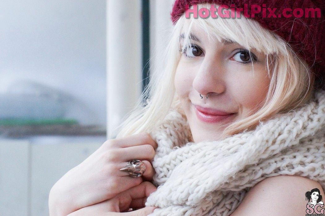 [Suicide Girls] Nur