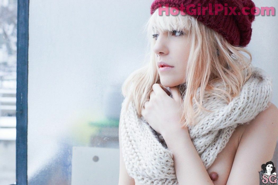[Suicide Girls] Nur