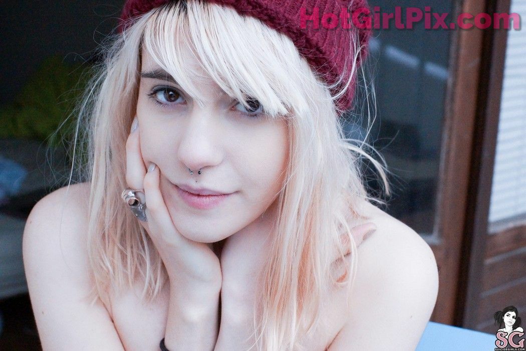 [Suicide Girls] Nur