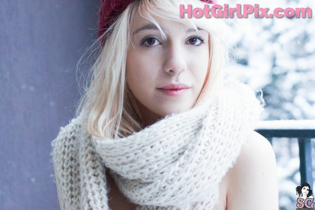 [Suicide Girls] Nur