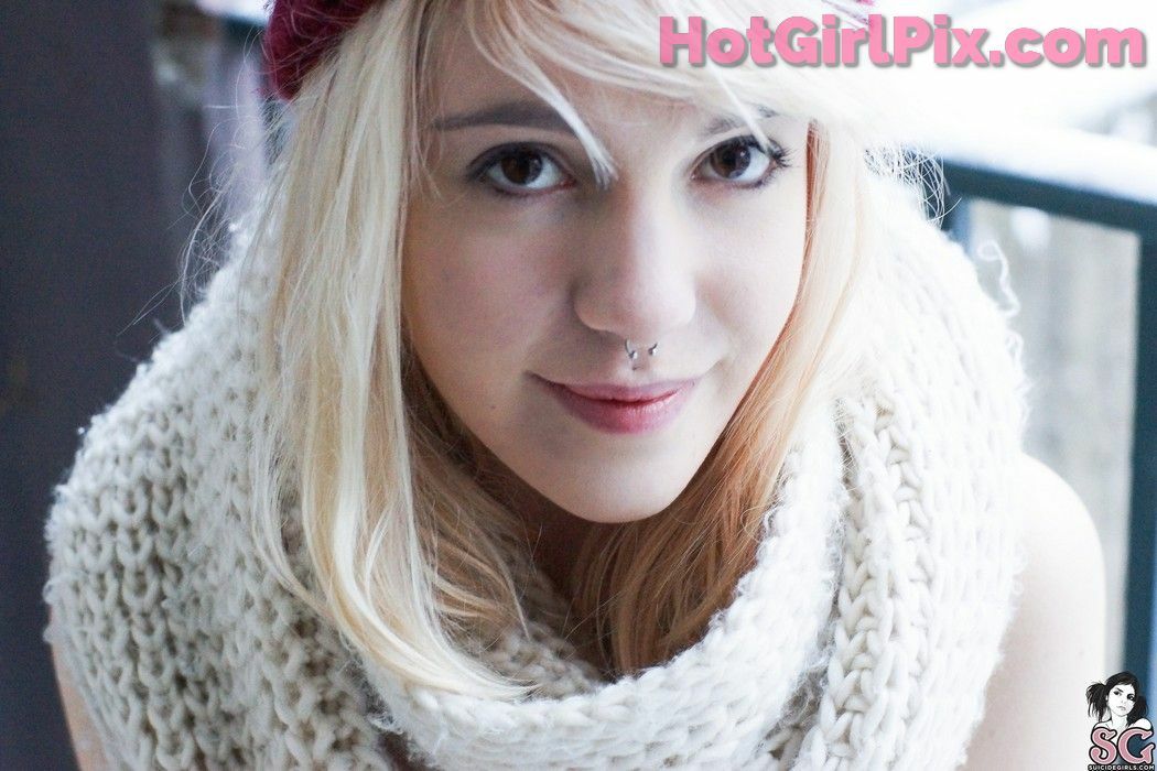 [Suicide Girls] Nur