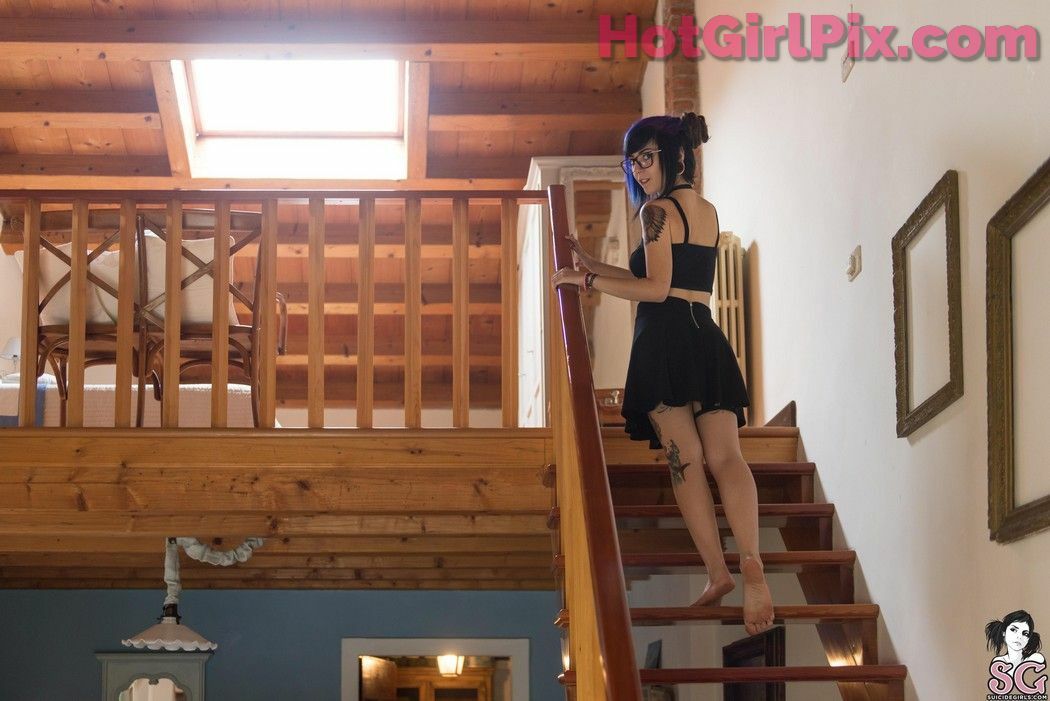 [Suicide Girls] Pandub - That Warm Chalet