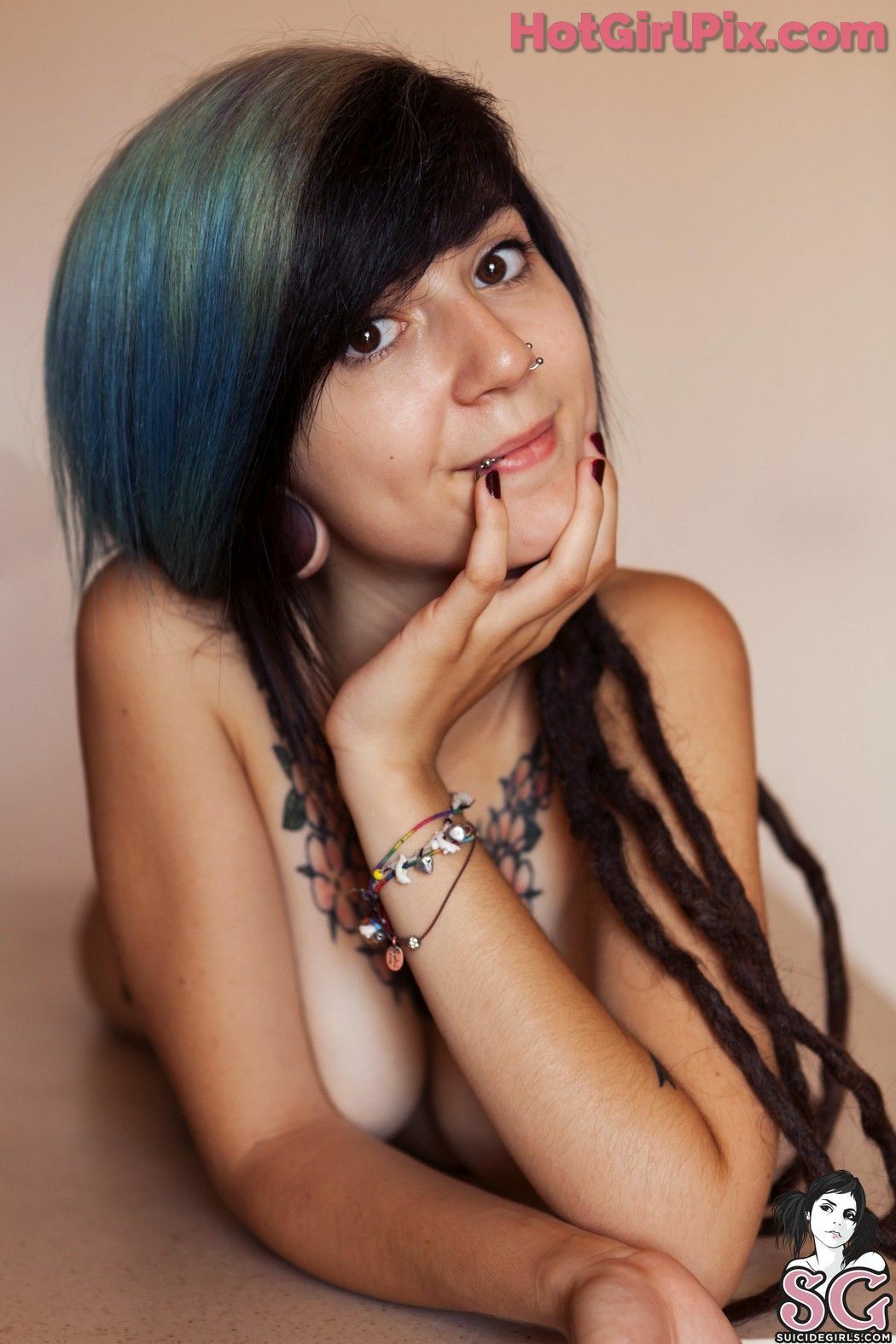 [Suicide Girls] Pandub - Amberwood