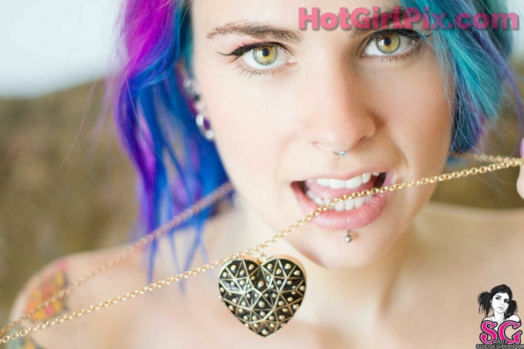 [Suicide Girls] Paloma - I Wanna Hold Your Hand