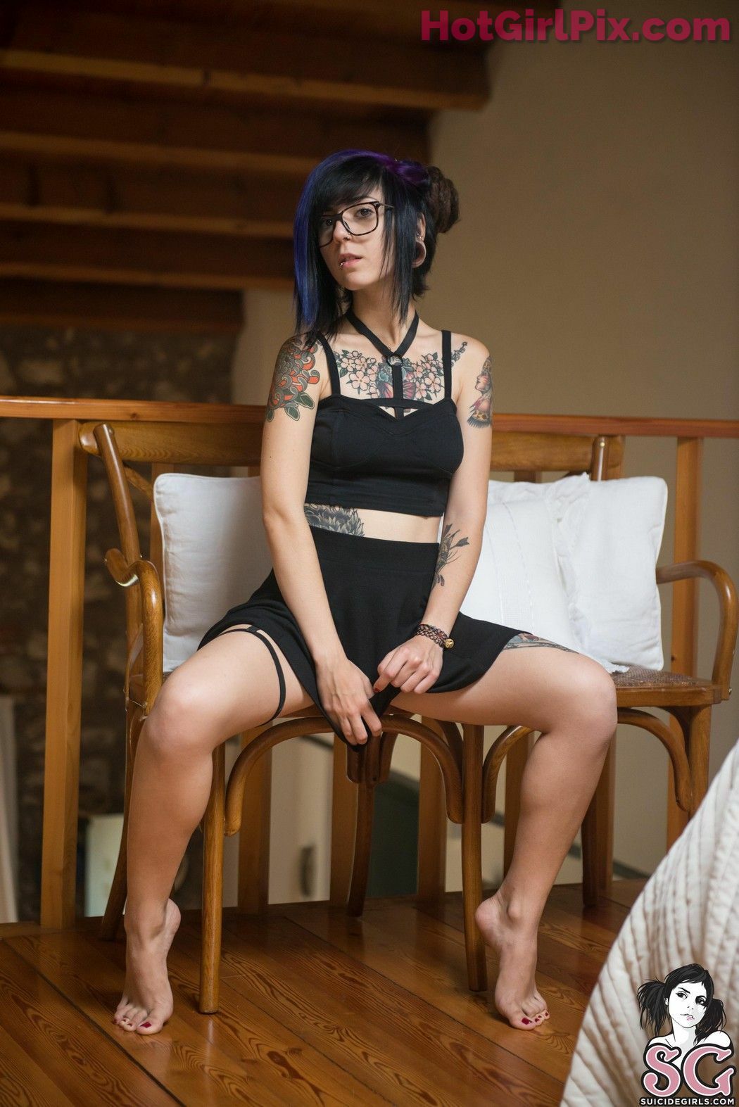 [Suicide Girls] Pandub - That Warm Chalet