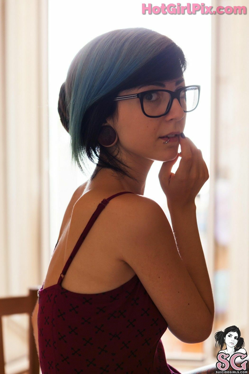 [Suicide Girls] Pandub - Amberwood