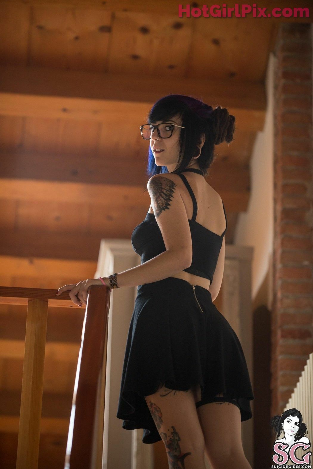 [Suicide Girls] Pandub - That Warm Chalet