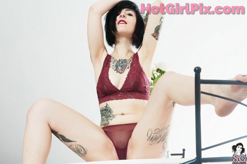 [Suicide Girls] Pandub - Burugōnyu