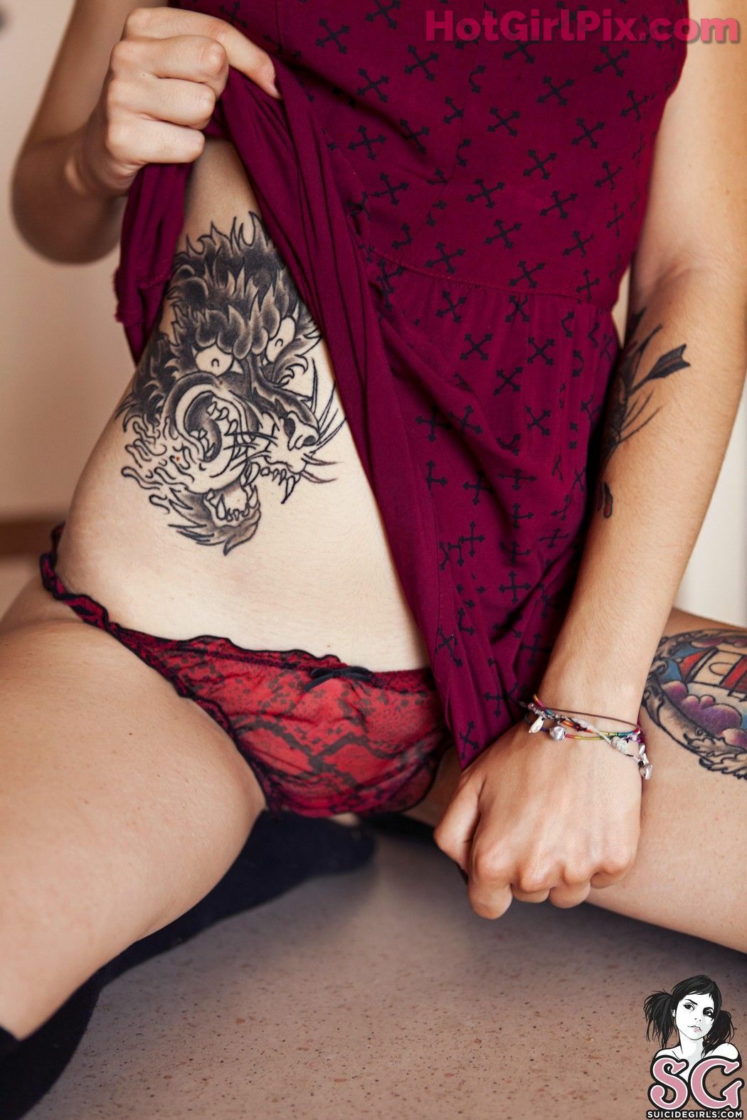 [Suicide Girls] Pandub - Amberwood